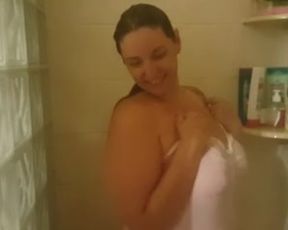 ANTES DE LA DUCHA.. KTAL SI MOJO UN POCO LA CAMISETA?? ;)