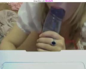 girl plays on webcam