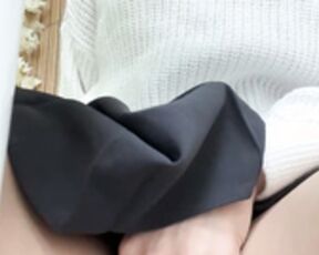 -Holloway- Squirt in public coffee shop