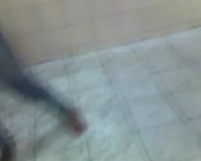 Colegiala se dseznuda frente a sus amigas Brasil