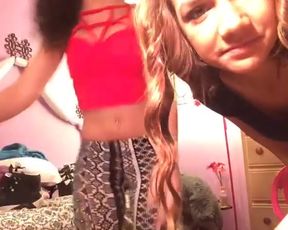 2 teen bootys