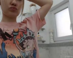 Diamond_D taking a shower