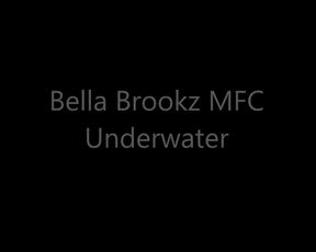 BellaBrookz Underwater in private premium video