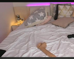 Melaniewood chupando un dildo