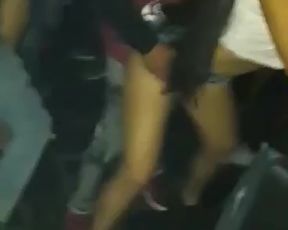 Terrible enfiestada en el boliche