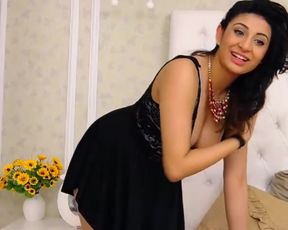 Busty Smiling Beauty Sexy Cleavage Teaze ~ Ȼhiārâℳoōn