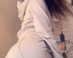 Ellieleen1 (aka ellieleen11, ellieleen, elliemayli) pussy shot and tasting her pussy OnlyFans private video