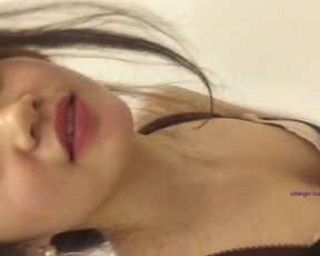 Extremely beautiful teen sucks dick