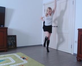 Sexy NN Teen kilenet (nice ass, handbra, nip slip) 12