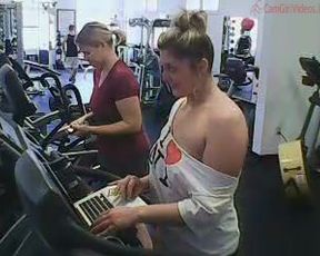 Tylerashay topless in the gym while people workout