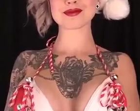 SaraX Christmas Jiggle