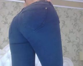 suzanneXO Ass Tease